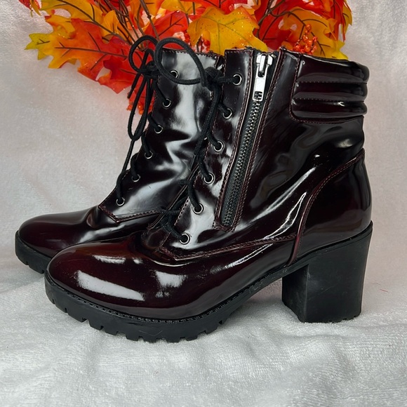 BONGO Shoes - Bongo, wine colored ankle boots, excellent condition